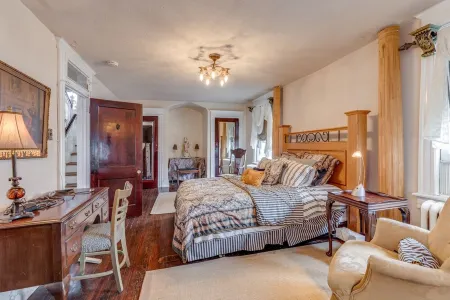 Victorian Home - Golfers Welcome