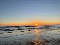 Modernized, renovated, cozy cottage steps away from a private beach.
