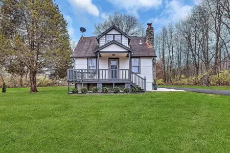 Newly renovated Cozy home with chef kitchen, pretty much fully stocked