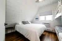 Gorgeous Lake Michigan Views: Completely Remodeled and Steps from the Beach! Hotels in Stevensville