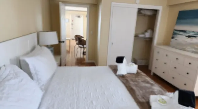 Cozy 1 Bedroom Getaway • Walk to Clearwater Beach