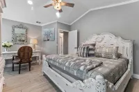 Charming 4-Bed 2.5 Bath Modern Home on 5 Acres. Pond, Trails, Wildlife. Sleeps 8