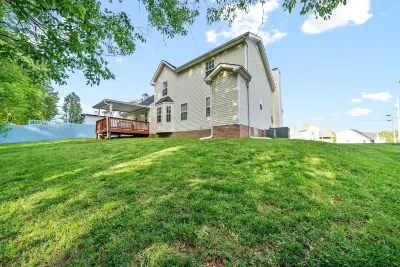 Stunning 5 Bed 2.5 Bath in the Heart of Clarksville Hotels near Walmart Supercenter