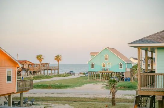 New Beachfront Oasis - Lots of Amenities!