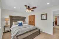 Picturesque Family Retreat. 9 Bedrooms, 3 Gathering Rooms, Game Room, Deck. Hôtels à proximité de : Nordic Valley Ski Resort