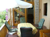 House in the paradise garden above v. Gargnano for individuals u. Children