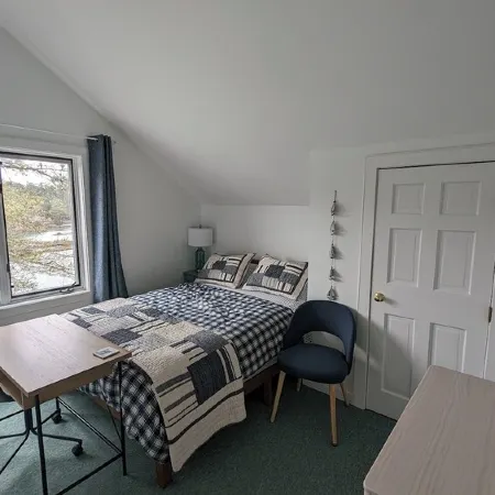 Blue Lobster! 2-Br/1.5 BA with Heat, AC, Deck and Seasonal Dock in Harpswell