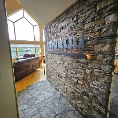 Charming Big Sky meadows house. Trails and Town Center a short walk away.