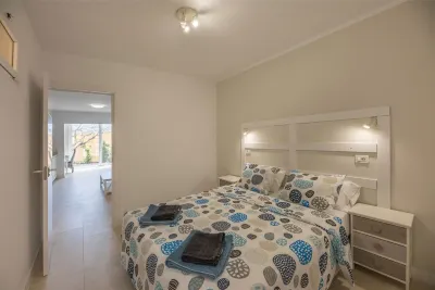 Large, bright and quiet with terrace, 3 bedrooms, 3 bathrooms, wifi.