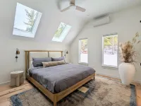 Cozy, sun filled mountain retreat w/45 private acres, hot tub, gym, car charger!