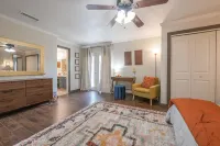 Charming 5 Bedroom w/ Self Check-In, Garage Parking & Pet Friendly