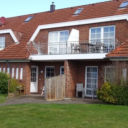 Apartment SEERÄUBER in a quiet location, balcony, only 300m to the green beach