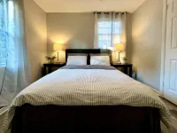 Entire- 3BR Stylish and Cozy Home - 10 min from post and downtown