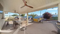 Unique 3-bed, 2-bath house with Pool, Hot Tub, and Hi-Spd Wifi in Optimist Park