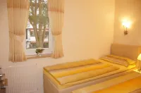 Apartment with a lake view directly opposite the green beach, WiFi, pets allowed