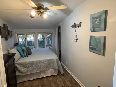 PRIVATE LAKESIDE BLISS-2 BR APARTMENT-STUNNING LAKE WYLIE VIEW FROM PRIVATE DECK Hotels near Carowinds