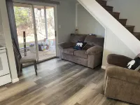 Unique barn shaped 2 bedroom cabin in Rogersville TN with AC, WiFi, dogs ok,