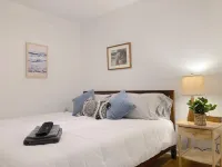 Cozy townhome with TWO KING and ONE QUEEN Beds