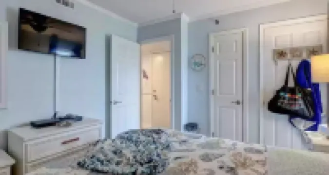 Fun in the Sun on Topsail Island at the Pelican Pad: A cozy oceanfront condo