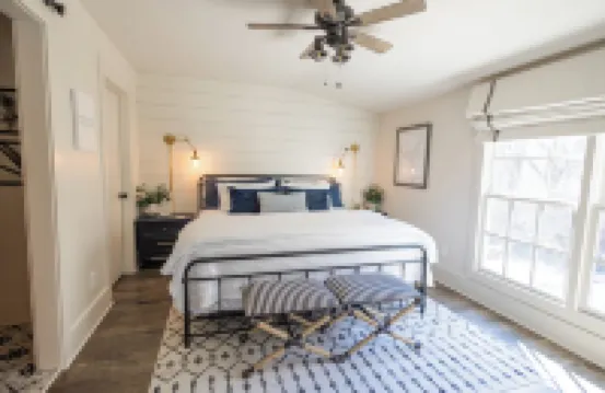 The best of Franklin! Beautiful listing on private acreage & minutes to downtown
