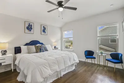 Brand New Luxury Seaworld / Lackland 3bed2.5 bath home Sleeps 6 family friendly<br> Hotels near Mosaic Church SA