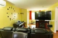 Cozy Furnished Ranch! Pet Friendly! Hotels in Fair Lawn