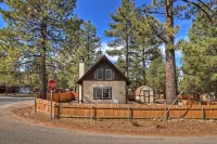 The Big Bear Den - Cozy cabin retreat with mountain views