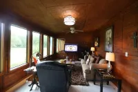 Beautiful Cabin in the Davy Crockett National Forest with Pool on Property