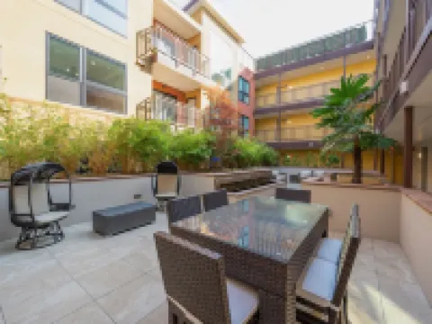 Bright & Sunny Top Floor • ADA Elevator • Walk Downtown • Garage • in-unit W/D Hotels in Walnut Creek
