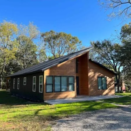 The Point a modern Retreat at Table Rock Lake - two blocks from water