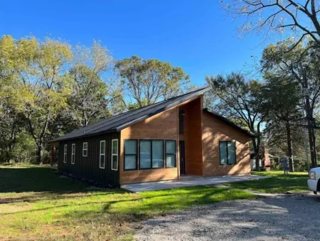 The Point a modern Retreat at Table Rock Lake - two blocks from water