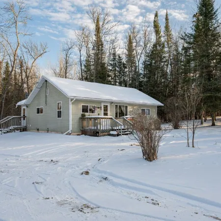 The Bigfork Riverside Retreat - No Cleaning Fee!