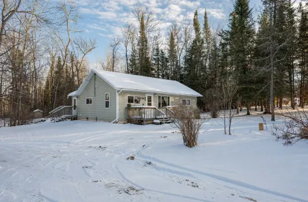 The Bigfork Riverside Retreat - No Cleaning Fee!