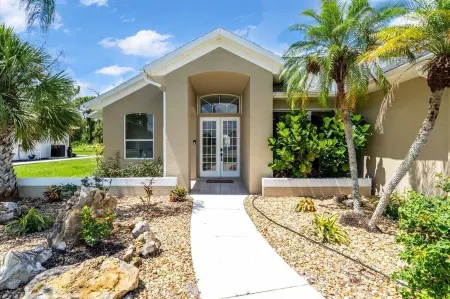 Spacious 5-bedroom house in lovely Rotonda West with fast WiFi and Private Pool