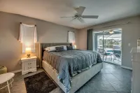 Villa Sunny Daze - 4 BR waterfront Villa with heated pool and spa/ pool table