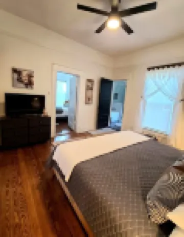 Remodeled Modern Farmhouse on acreage near ALL area attractions!!!