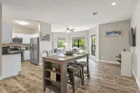 Modern homey Suite, close to all attractions in downtown Springfield. .