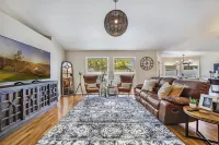 NEW! Park Meadow. Near St. Luke’s, Clean 4 bedroom, 2 bathroom.