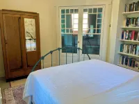 Spacious, artist-designed apartment in 1890s chocolate factory. DOG FRIENDLY!