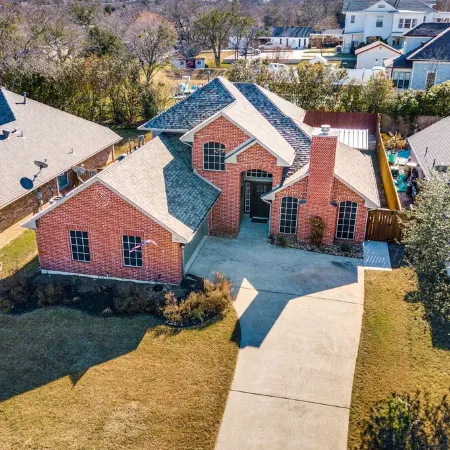 Rockwall Lux Retreat💥Pool&Spa💥Covered Patio-5min walk downtown-Parks-Trails-Lake