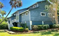 5 MINS walk to Beach - the vacation house of "Life of Sun, Sand & Sea"