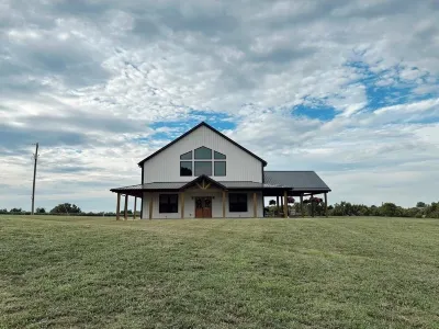 Good Land Acres, Newly built - Minutes from the Ark