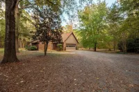 Cozy/Luxe Countryside Estate on Private Grounds in South CLT- King Suite! Hotels in Marvin