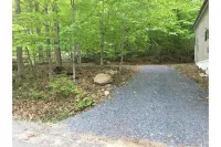 Cabin close to town with lake access & hot tub