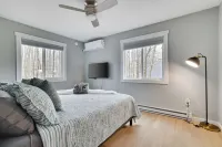 Cabin in the heart of Poconos! A Pocono Bliss! Close to Kalahari and Camelback Hotels near Community Pool and playground