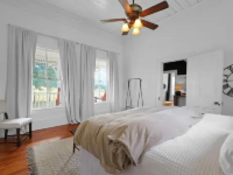 Country Farmhouse close to Texas A&M, wedding venues, & wineries! Hotels in Grimes County