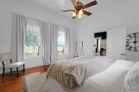 Country Farmhouse close to Texas A&M, wedding venues, & wineries! Hotels in Grimes County