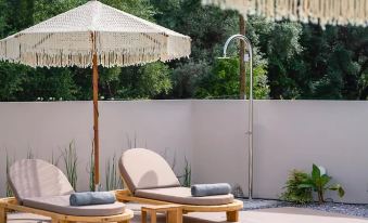 13 Keys Suites