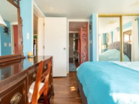 Large country home with 3 rooms and 3 baths Hotels in Lone Pine