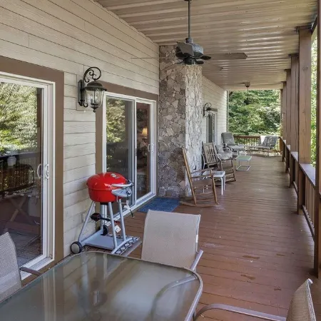 Large & Luxurious Condo in Smoky Mountain Country Club with Washer & Dryer!